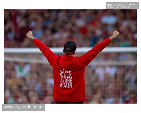 全屏足球明星背影壁纸尽显运动魅力与个性风采的视觉盛宴