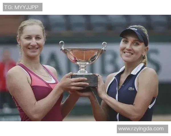 武汉羽毛球队崛起之路:从默默无闻到大满贯的辉煌历程 武汉羽毛球队崛起之路:从默默无闻到大满贯的辉煌历程