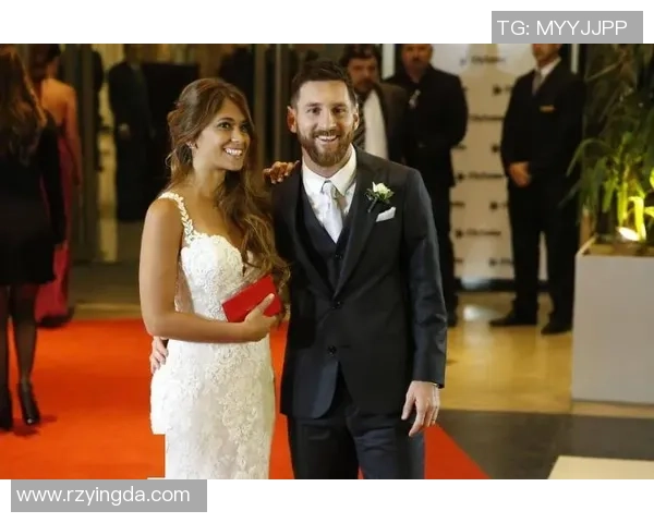 足球明星的空姐妻子揭秘他们的爱情故事与生活点滴 足球明星的空姐妻子揭秘他们的爱情故事与生活点滴